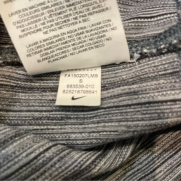 Nike Dri-Fit Peek a Boo Leggings.  Size S - Picture 6 of 8